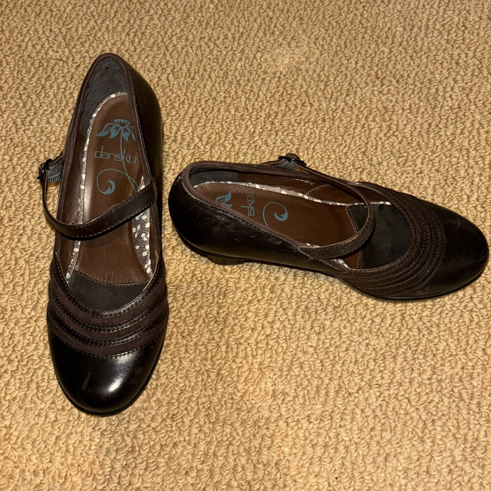 Dansko size 37 brown heels
